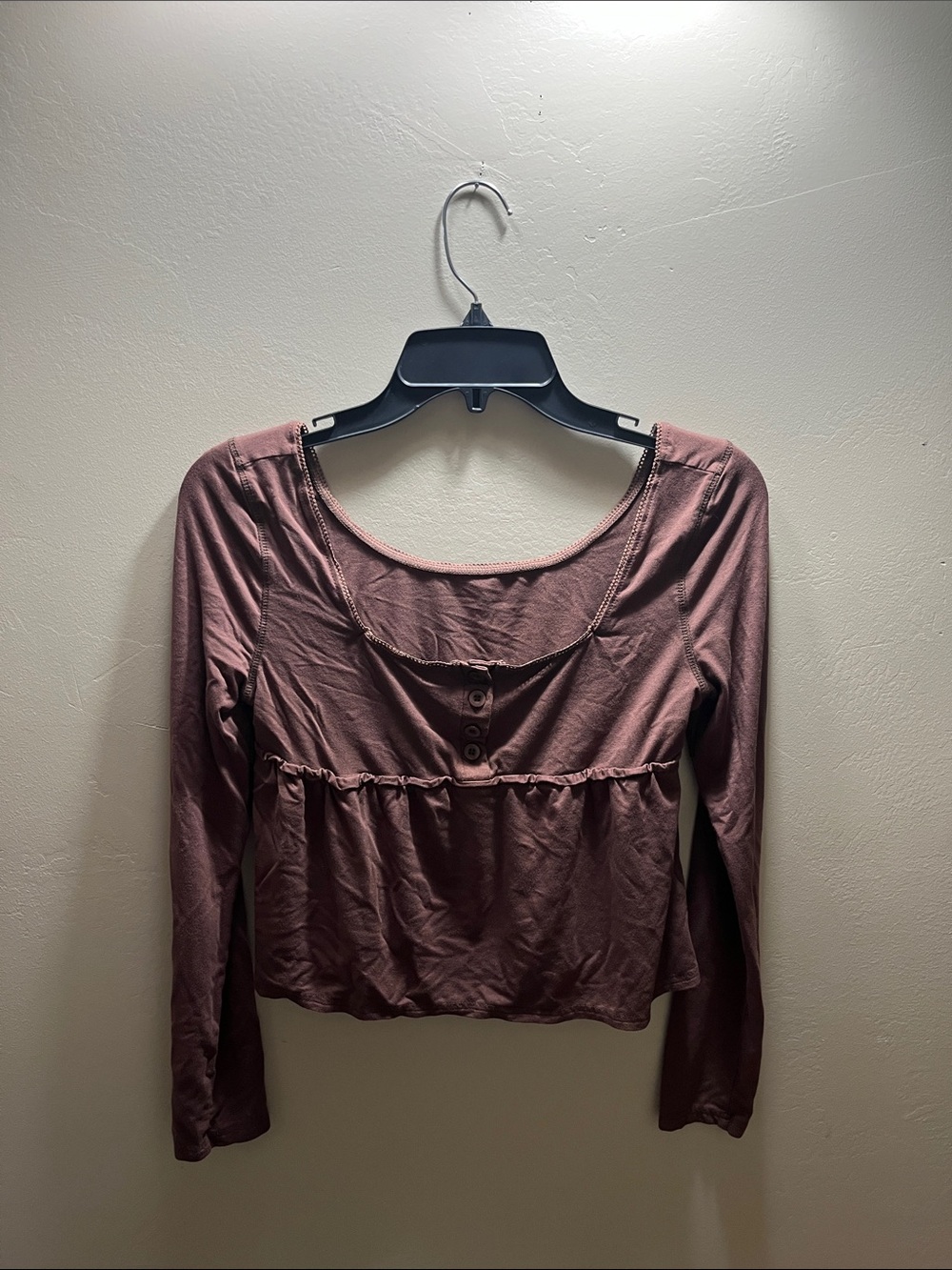 Womens Long-Sleeve Scoop Neck Top